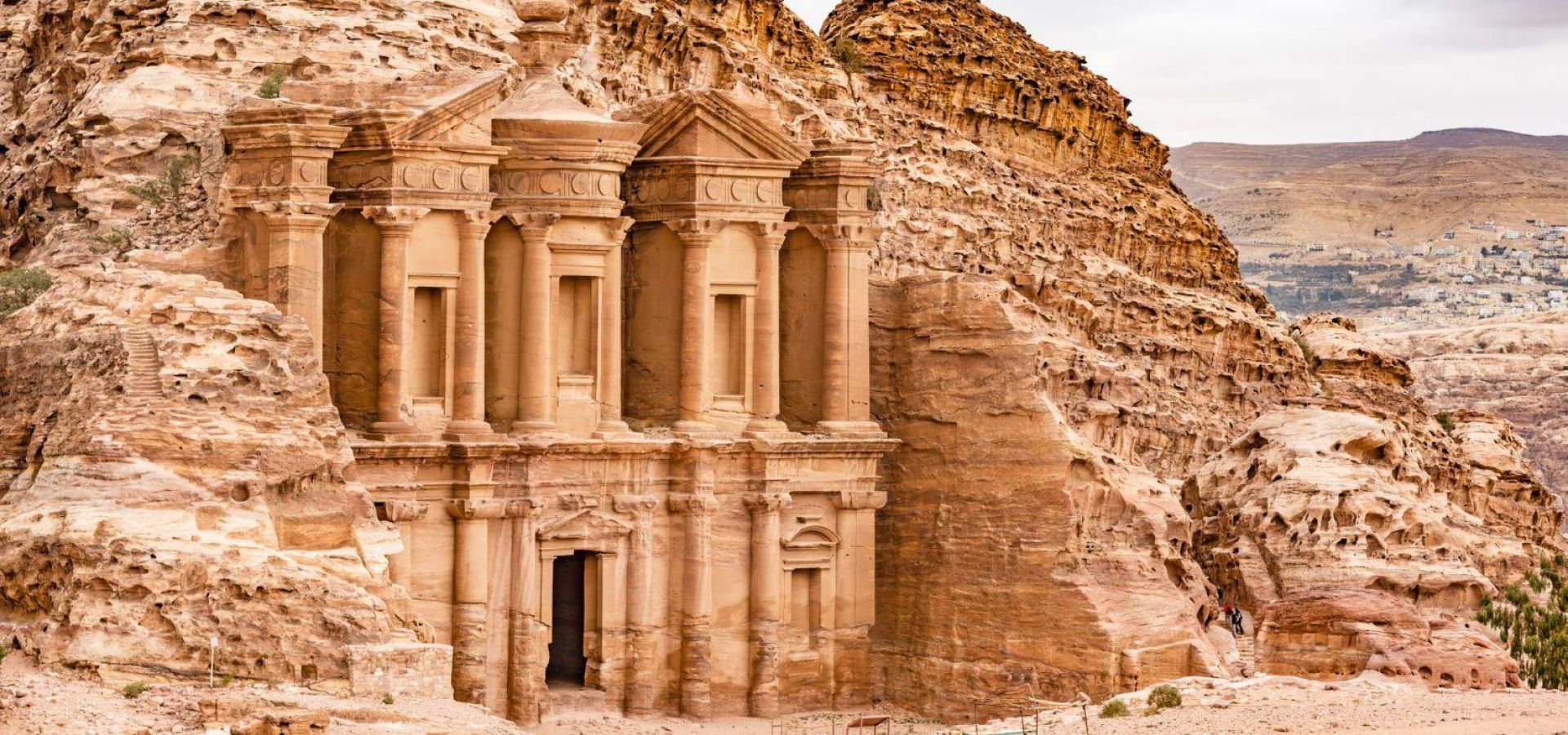 Travel Guide The Ancient city of Petra Jordan