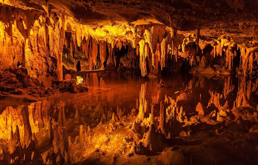 Underground Wonders: Top 10 Caves to Explore in the United States